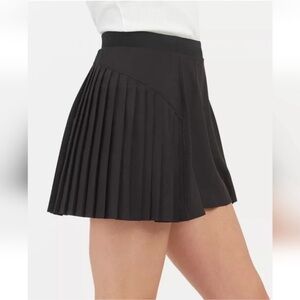 SPANX Booty Boost 14” Pleated Get Moving Skort Very Black Small